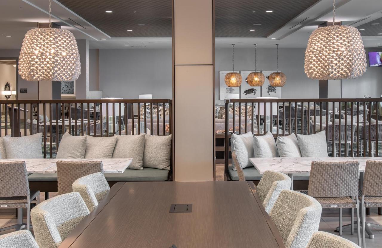 Courtyard By Marriott Jekyll Island Hotel Bagian luar foto