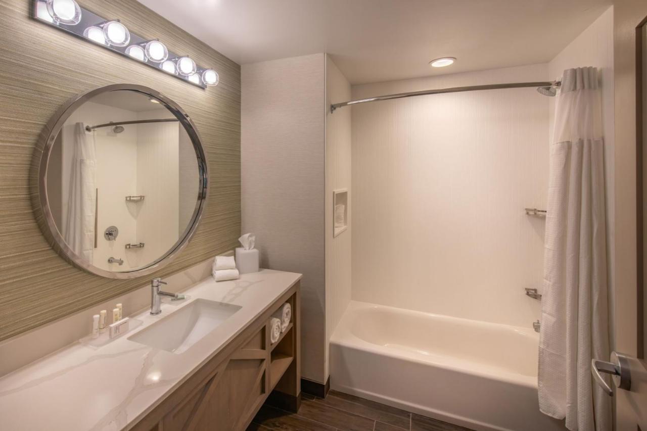 Courtyard By Marriott Jekyll Island Hotel Bagian luar foto