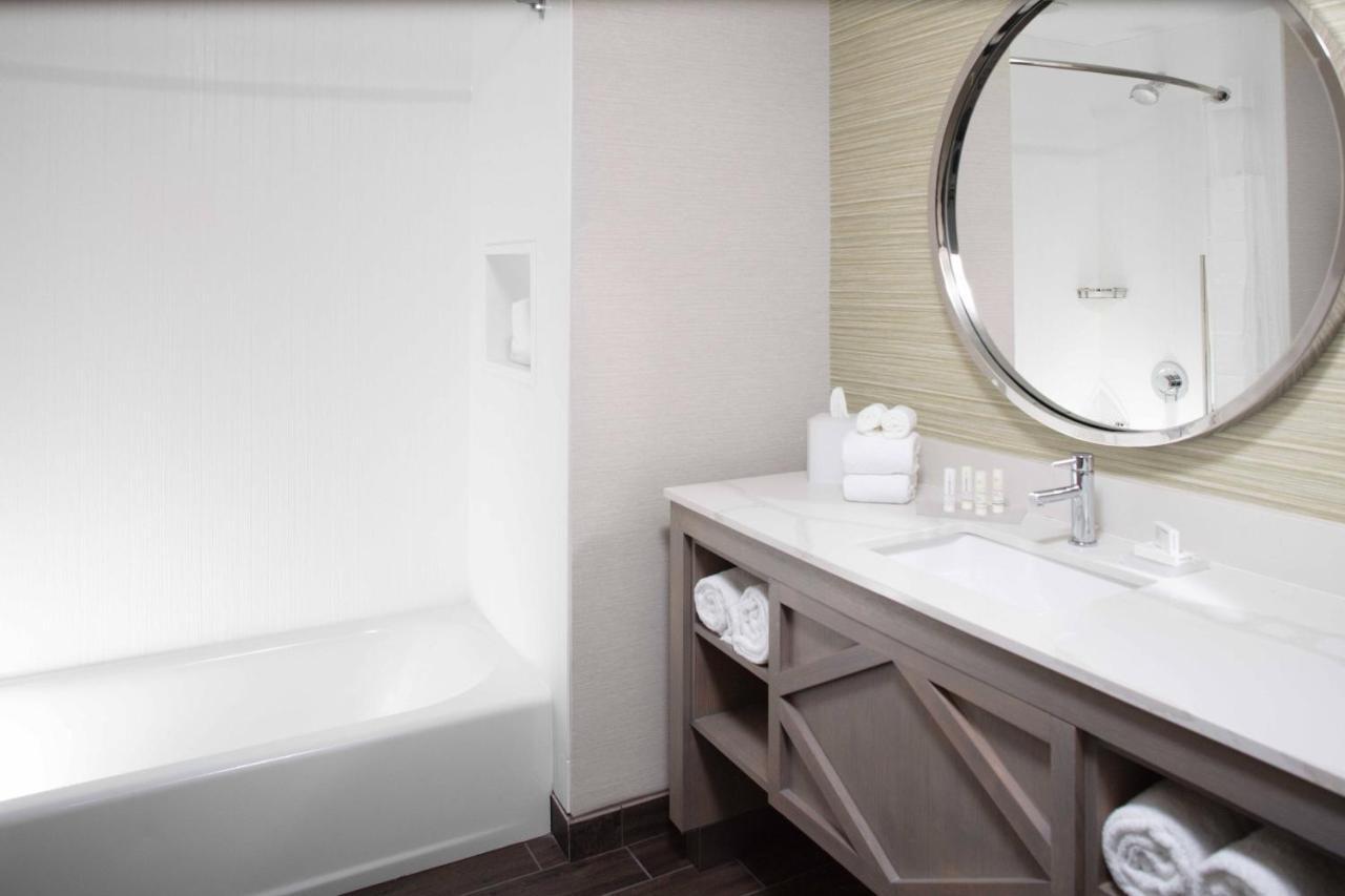 Courtyard By Marriott Jekyll Island Hotel Bagian luar foto