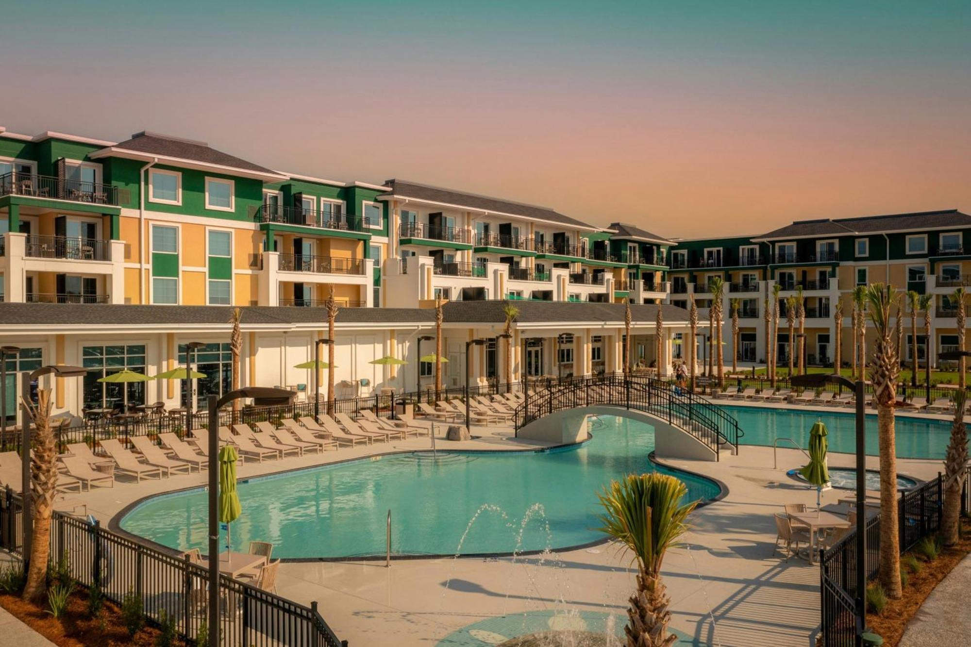 Courtyard By Marriott Jekyll Island Hotel Bagian luar foto