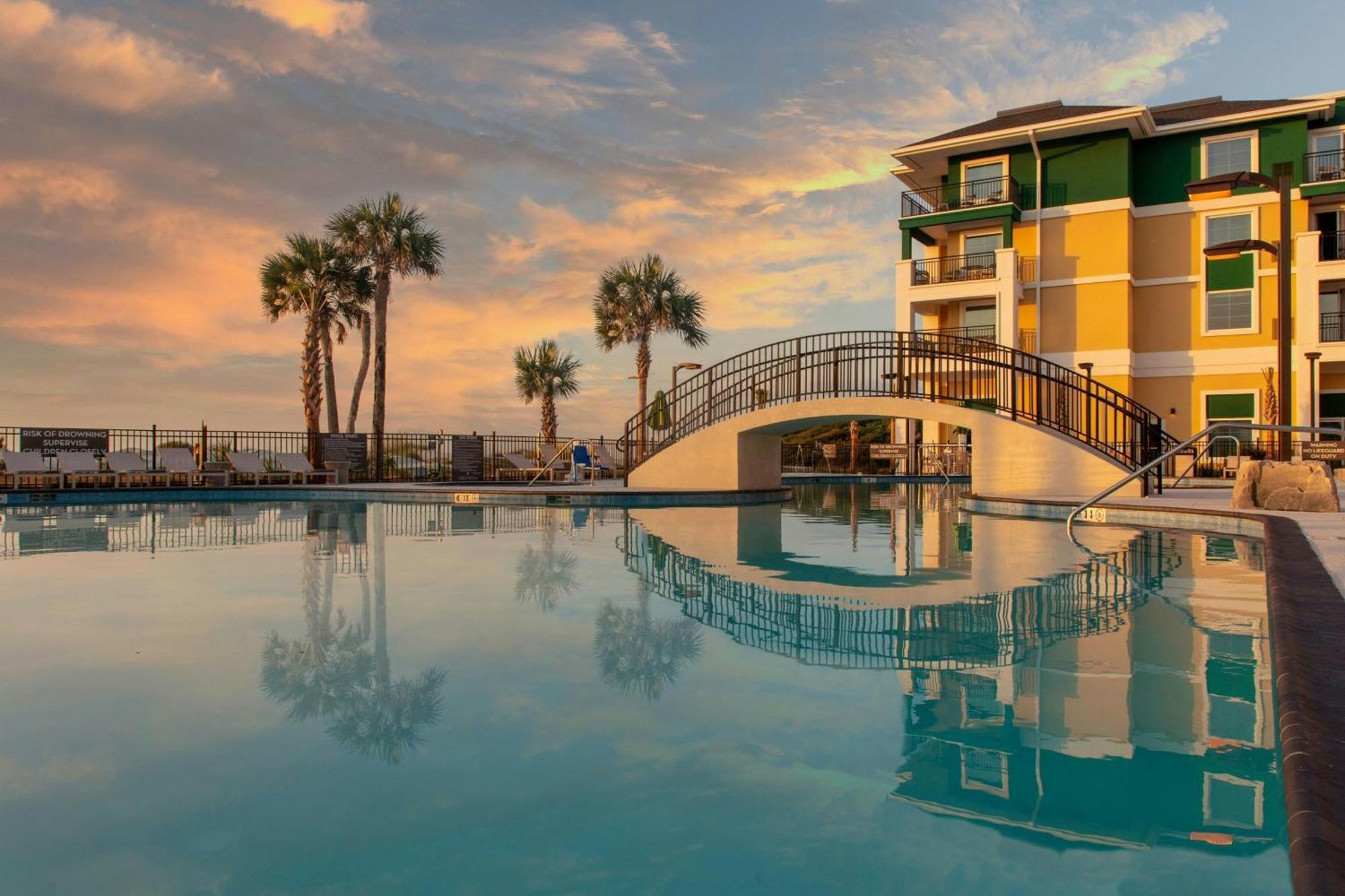 Courtyard By Marriott Jekyll Island Hotel Bagian luar foto
